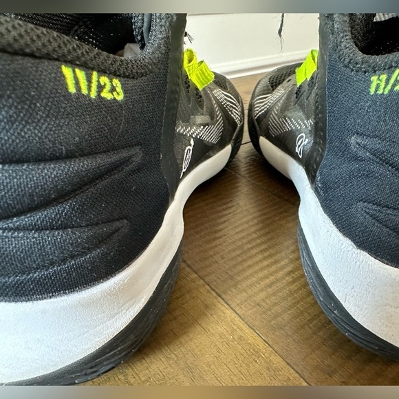 Nike size 5 Kyrie Flytrap V 5 Black White Cool Grey Volt Youth Kids Boys size 5 - Picture 5 of 12